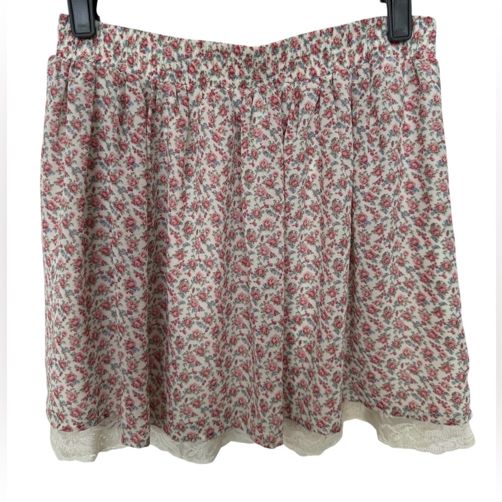 🌸FOREVER21 Floral Print Skirt with Lace Trim🌸
